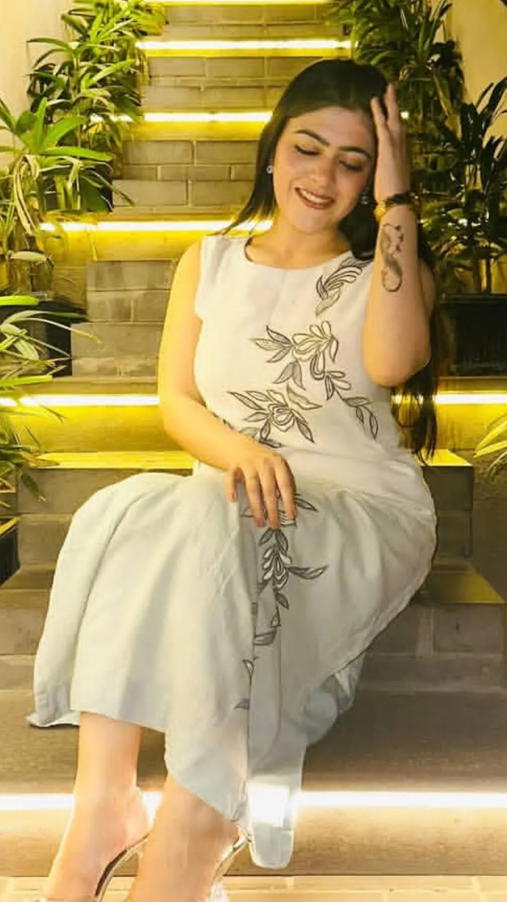 Ana - Pink outfit / garden