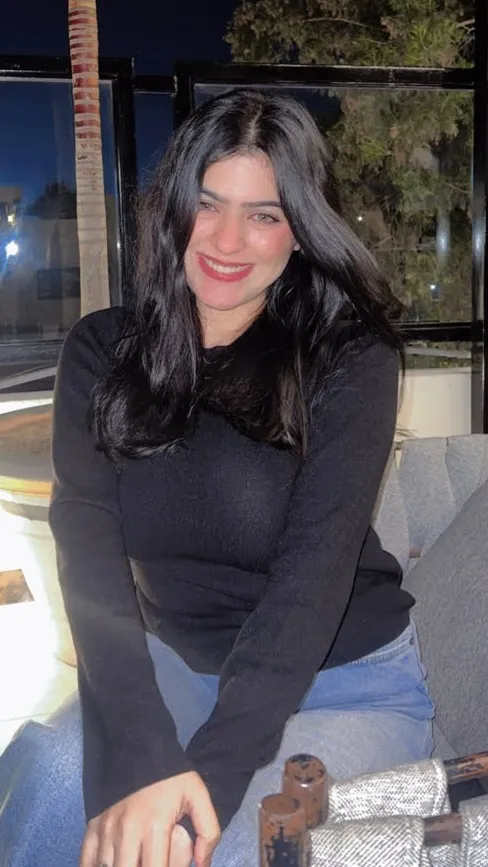 Ana - Black dress / garden